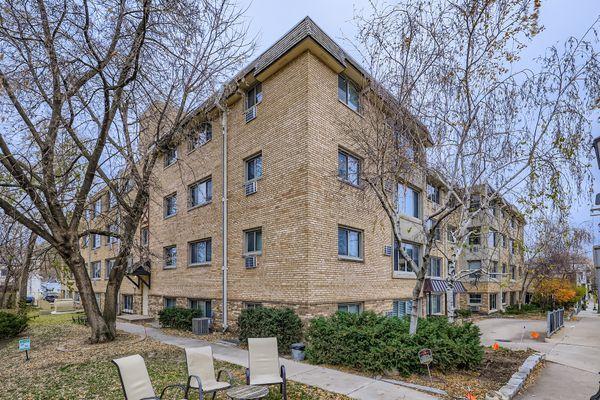 2727 W 43rd St #102, Minneapolis, MN 55410