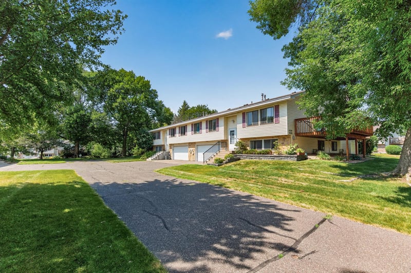 4297 Evergreen Dr, Vadnais Heights, MN 55127