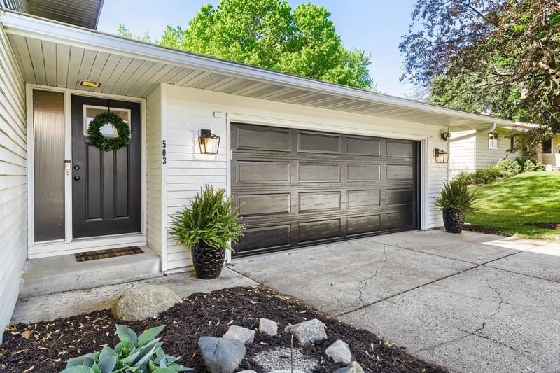 503 Highland Dr, Chanhassen, MN 55317