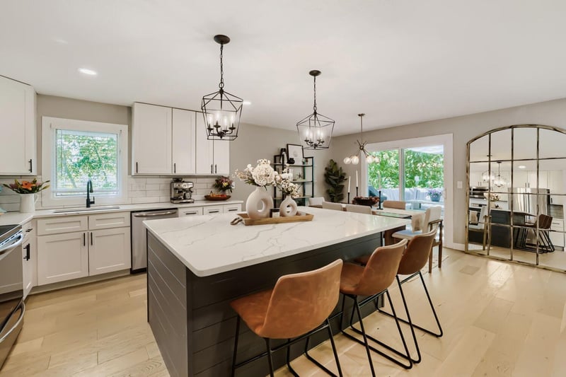 503 Highland Dr, Chanhassen, MN 55317