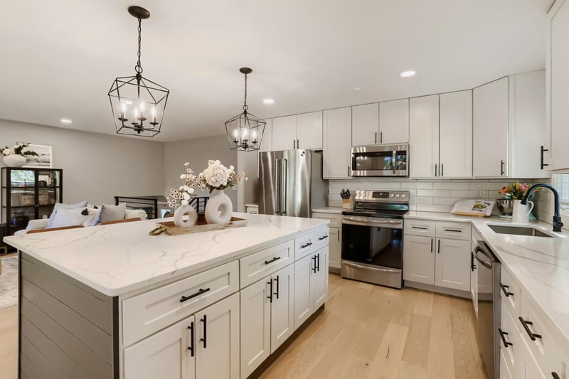 503 Highland Dr, Chanhassen, MN 55317