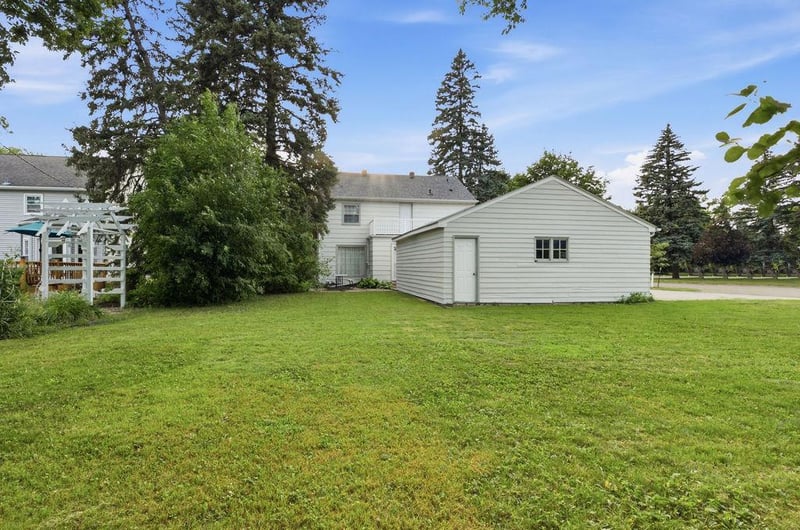 1002 10th St S, Moorhead, MN 56560