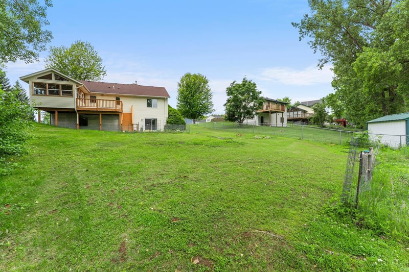 1242 Myrtle St N, Maplewood, MN 55119