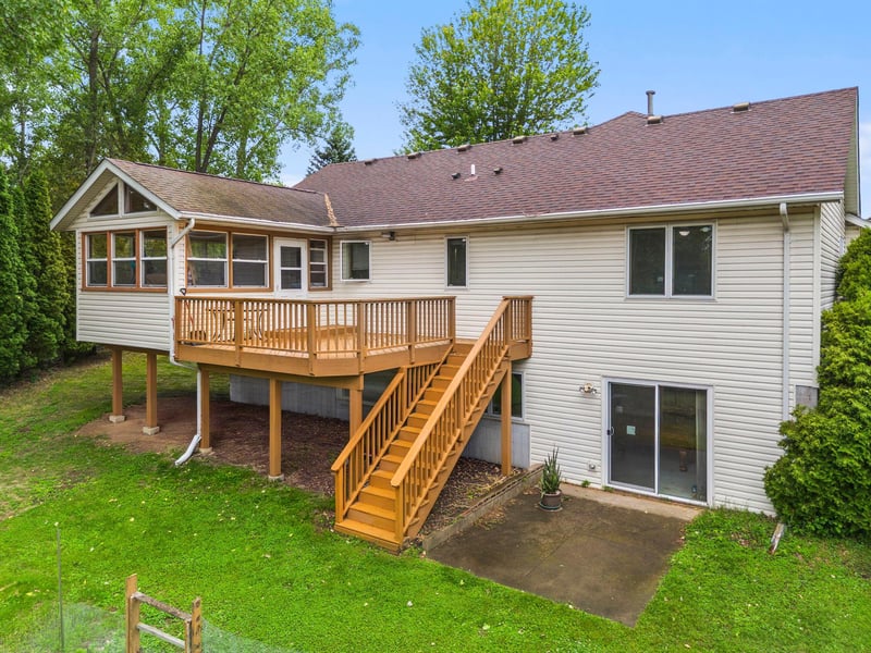 1242 Myrtle St N, Maplewood, MN 55119
