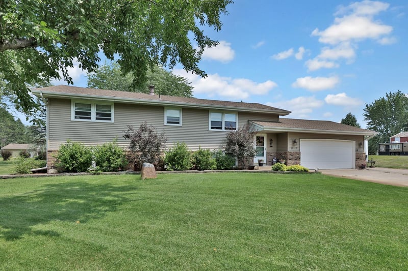 15117 Yakima St NW, Anoka, MN 55303