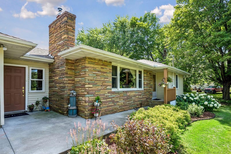 23235 Oakdale Dr, Rogers, MN 55374