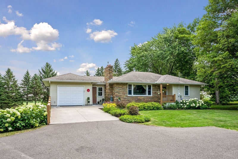 23235 Oakdale Dr, Rogers, MN 55374