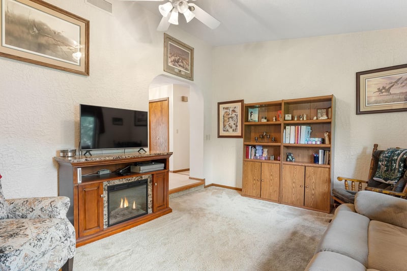 545 Crestview Ln, Owatonna, MN 55060