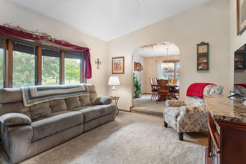 545 Crestview Ln, Owatonna, MN 55060