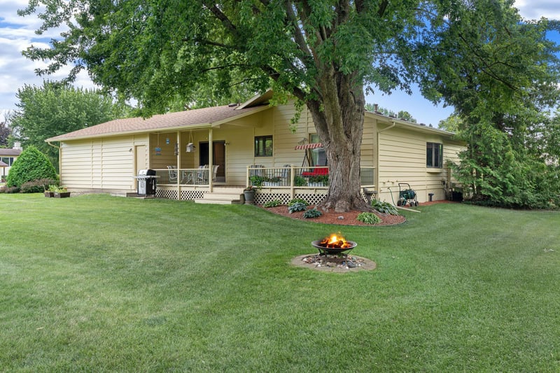 545 Crestview Ln, Owatonna, MN 55060