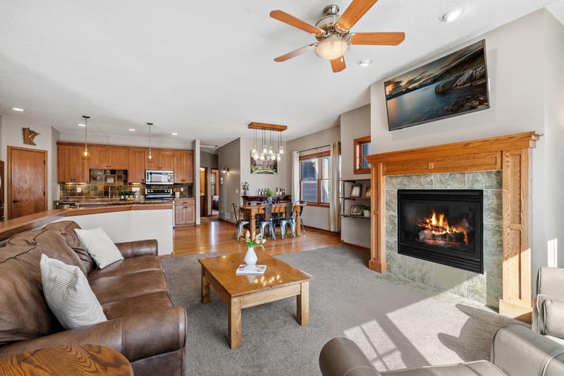 11614 Laketowne Vw, Albertville, MN 55301