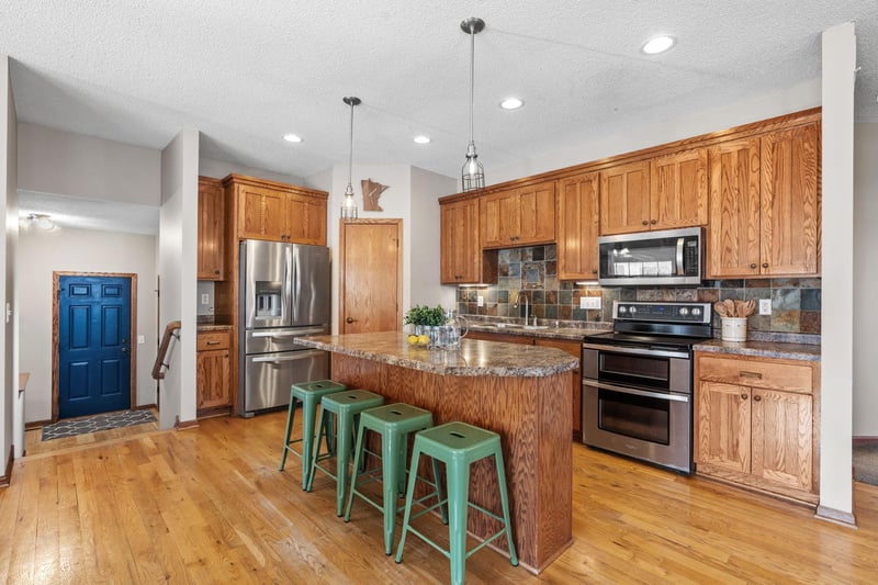 11614 Laketowne Vw, Albertville, MN 55301