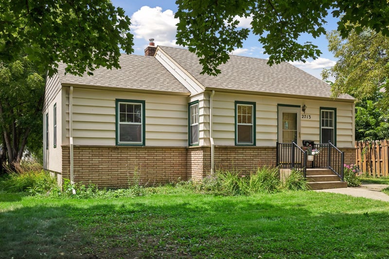2713 Meridian Dr, Robbinsdale, MN 55422