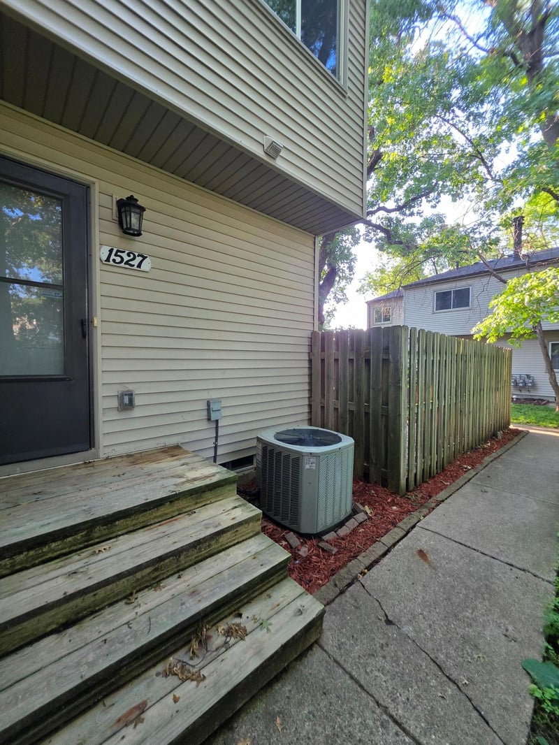 1527 Aspen Dr, Eagan, MN 55122