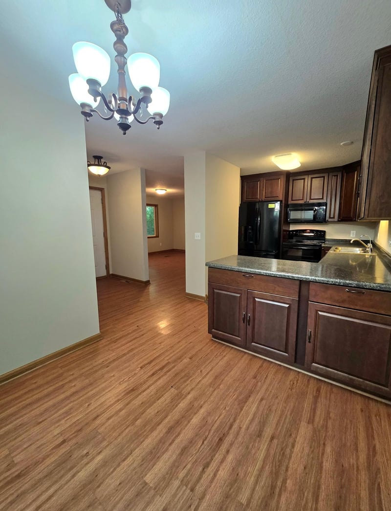 1527 Aspen Dr, Eagan, MN 55122