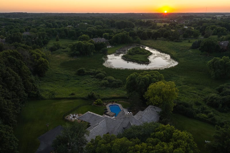 525 Navajo Rd W, Medina, MN 55340