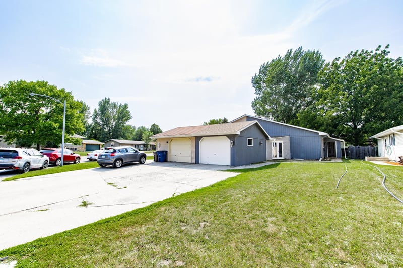 2321 Country Club Pw, Moorhead, MN 56560