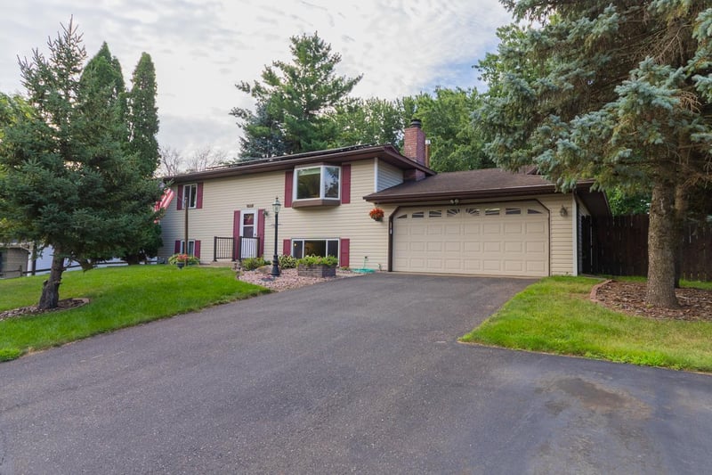 1388 Amaryllis Ln, Eagan, MN 55123