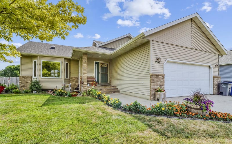 3902 6th St S, Moorhead, MN 56560