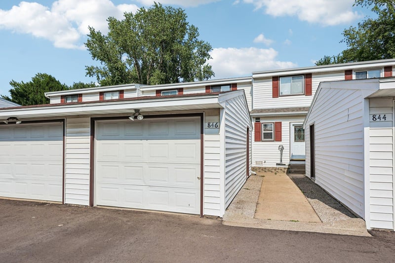 846 Woodgate Dr #213, Vadnais Heights, MN 55127