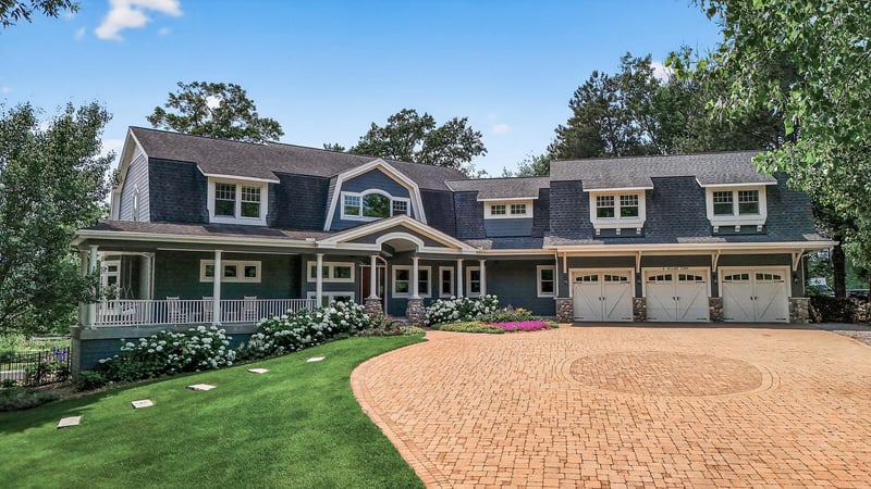 9 Hillary Farm Ln, Gem Lake, MN 55110