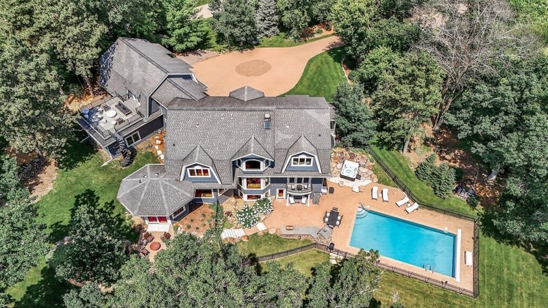 9 Hillary Farm Ln, Gem Lake, MN 55110