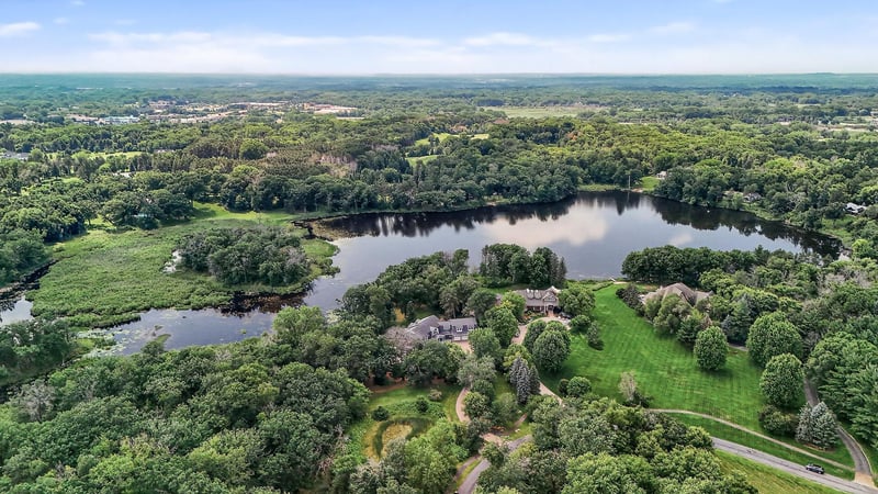 9 Hillary Farm Ln, Gem Lake, MN 55110