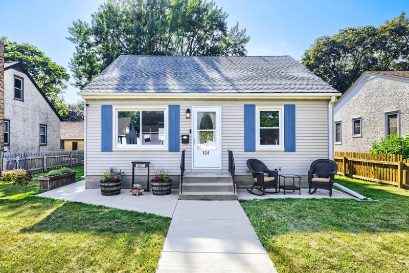 824 6th Ave S, South Saint Paul, MN 55075