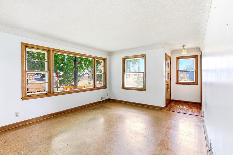 605 Greenbrier St, Saint Paul, MN 55106