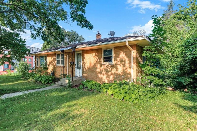 605 Greenbrier St, Saint Paul, MN 55106
