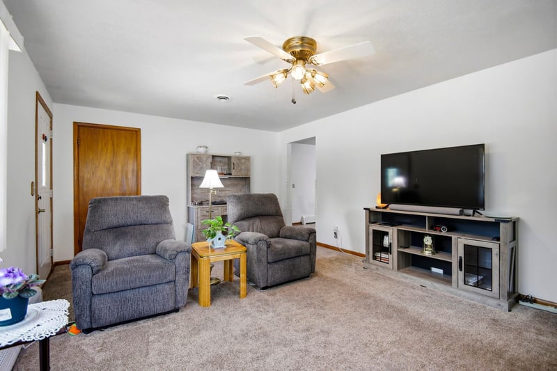 922 Westwood Dr, Faribault, MN 55021