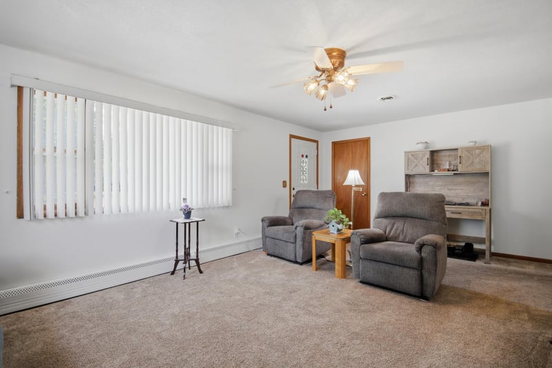 922 Westwood Dr, Faribault, MN 55021