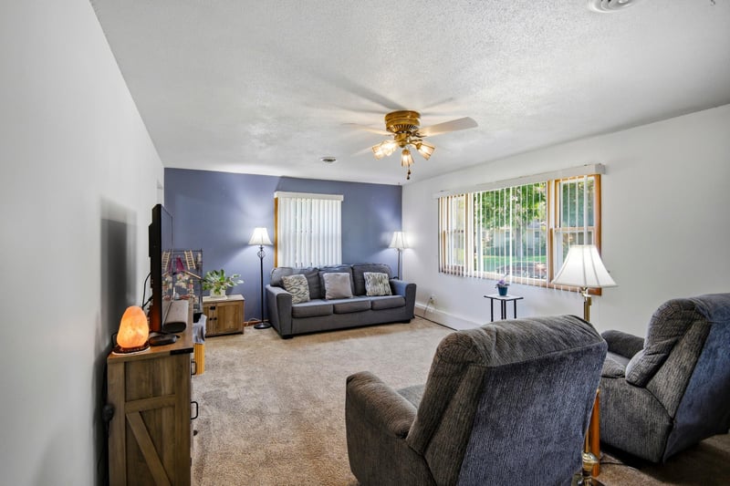 922 Westwood Dr, Faribault, MN 55021