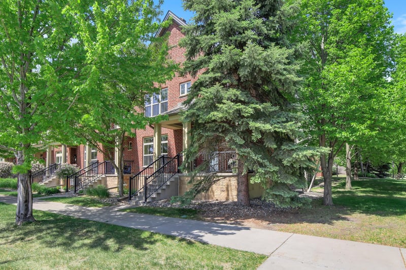 12250 Lakeview Dr N, Maple Grove, MN 55369