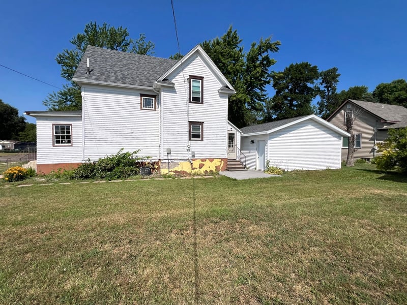 304 E 4th St, Madison, MN 56256