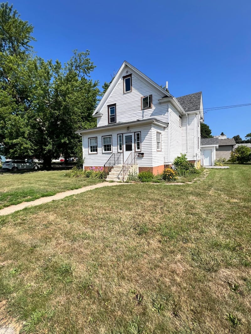 304 E 4th St, Madison, MN 56256
