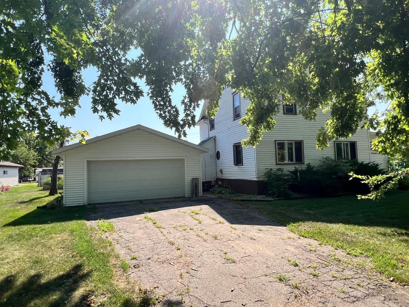 304 E 4th St, Madison, MN 56256