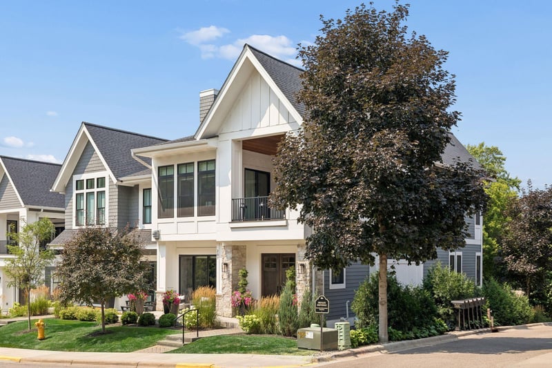 207 Walker Ave S, Wayzata, MN 55391