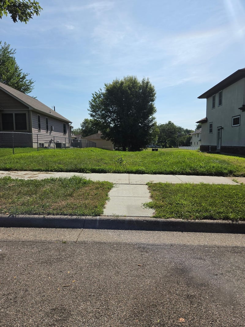 1722 Thomas Ave N, Minneapolis, MN 55411