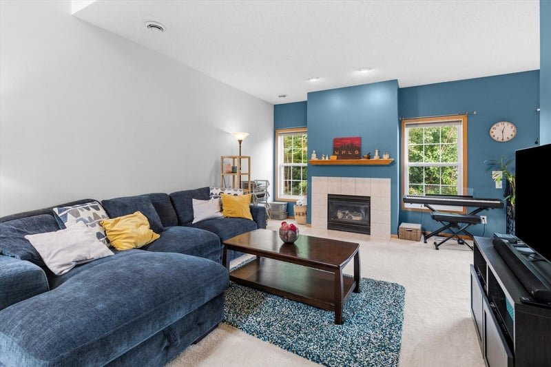 906 Village Pw, Circle Pines, MN 55014