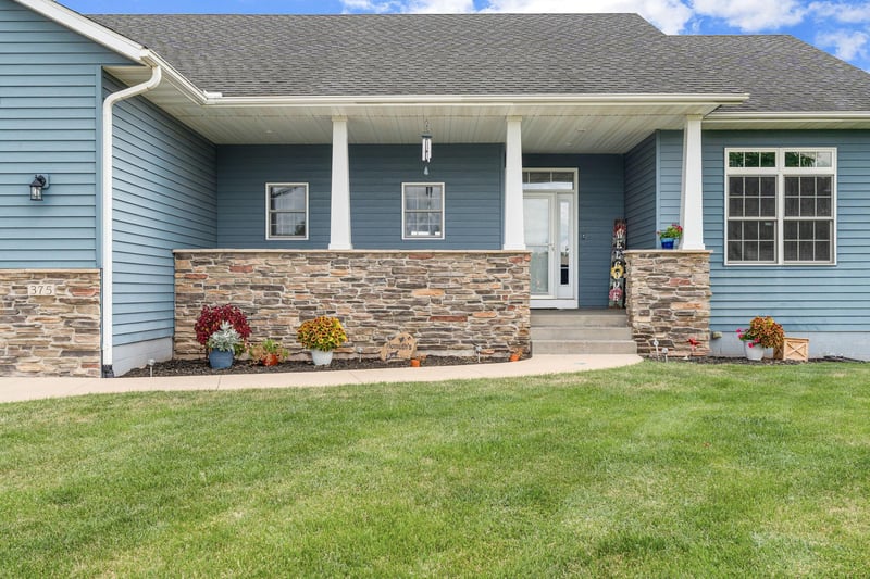 375 Hickory Ln NE, Owatonna, MN 55060