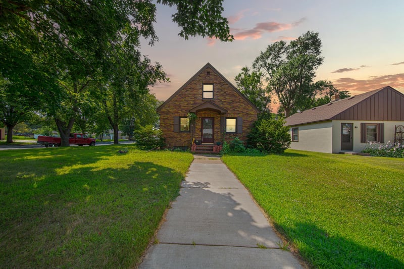 116 E Clinton St, Arlington, MN 55307