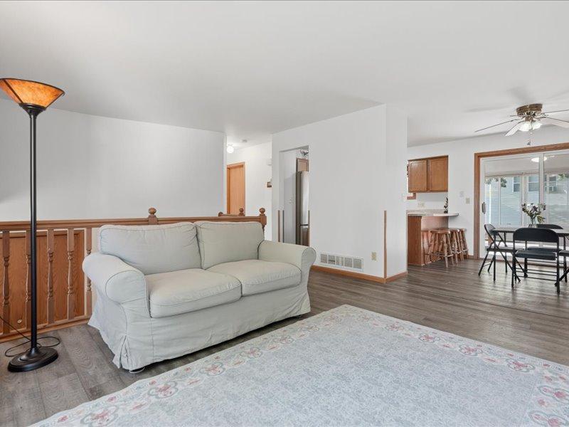 1526 Sherren Ave E, Maplewood, MN 55109