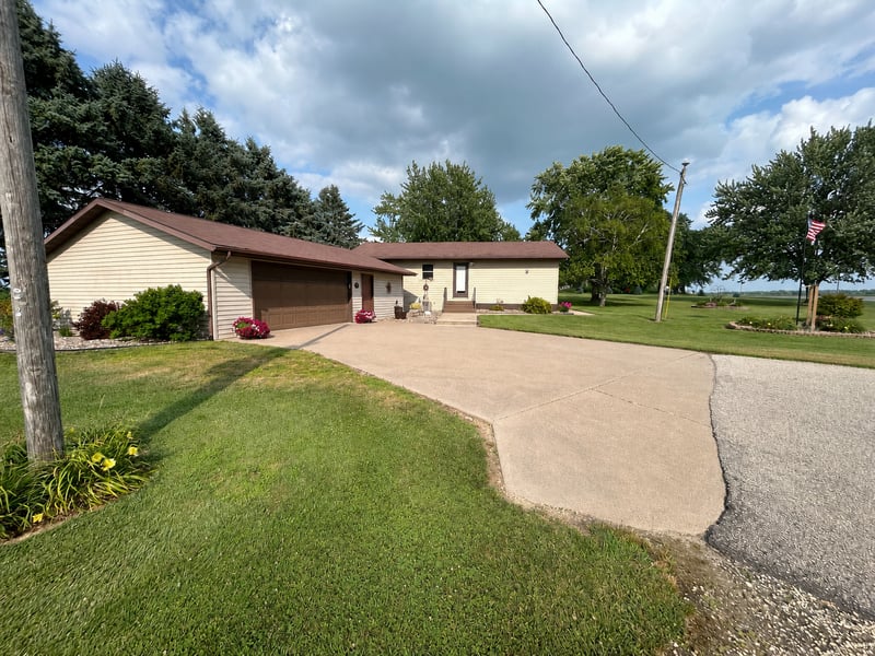 22968 County 25 Rd, Plainview, MN 55964