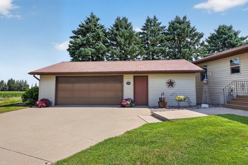 22968 County 25 Rd, Plainview, MN 55964