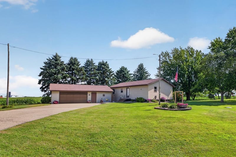 22968 County 25 Rd, Plainview, MN 55964