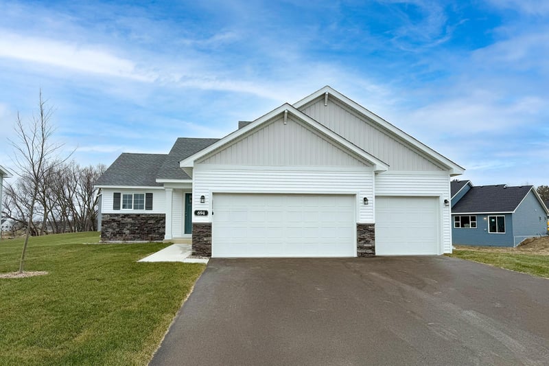1422 Woods Rd NE, Isanti, MN 55040