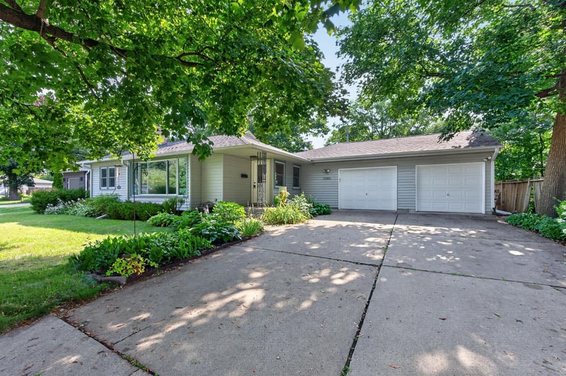 3340 Noble Ave N, Golden Valley, MN 55422