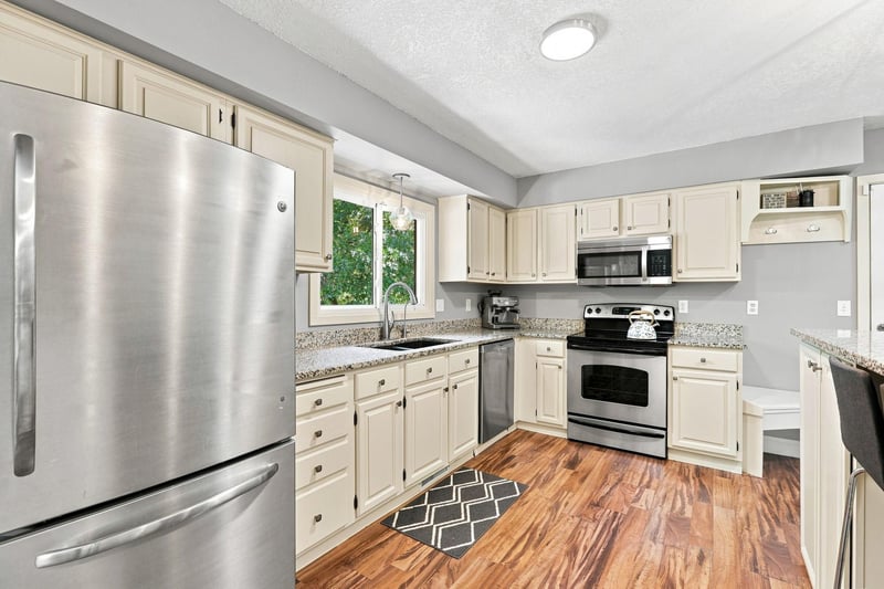 445 Gramsie Rd, Shoreview, MN 55126
