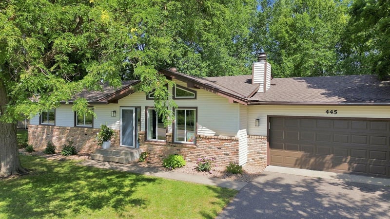 445 Gramsie Rd, Shoreview, MN 55126